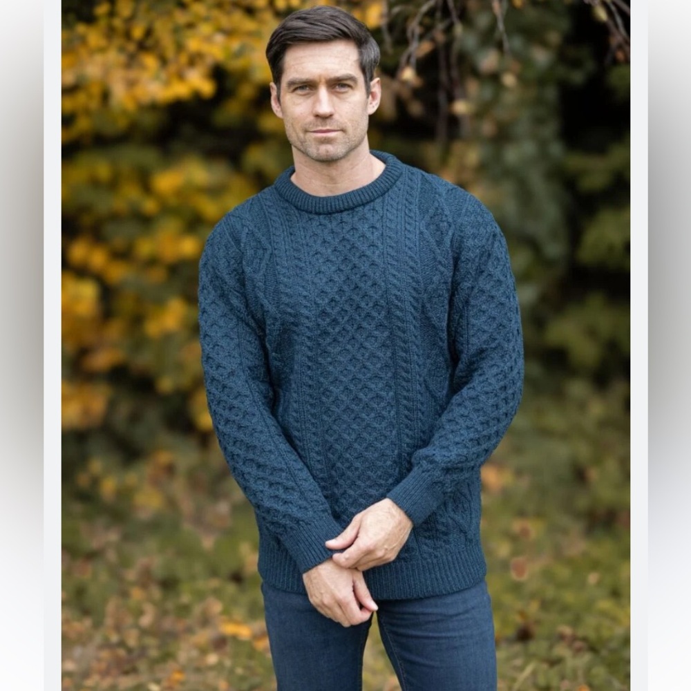 Vintage Victoria Dry Goods 100% Cotton Men’s Sweater Size Large Dark Blue